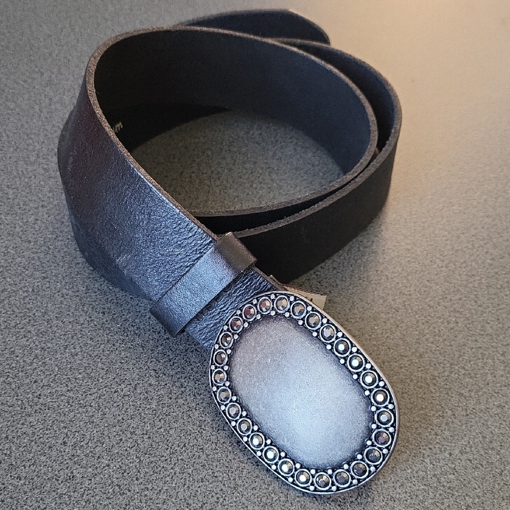 Pretty Black Leather Fossil Belt with Silver Buckle chunky size M 1.25" width